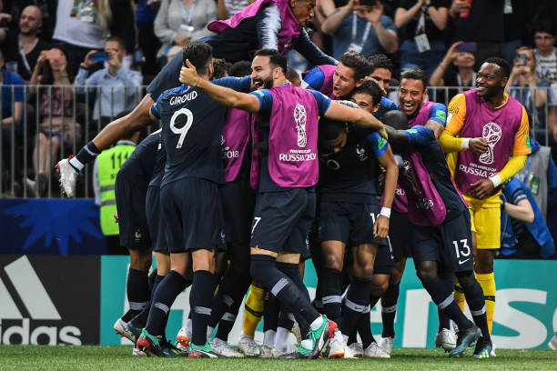 显得束手无 显得束手无